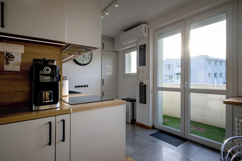 Apartment, Balcony | Private kitchenette | Electric kettle, toaster