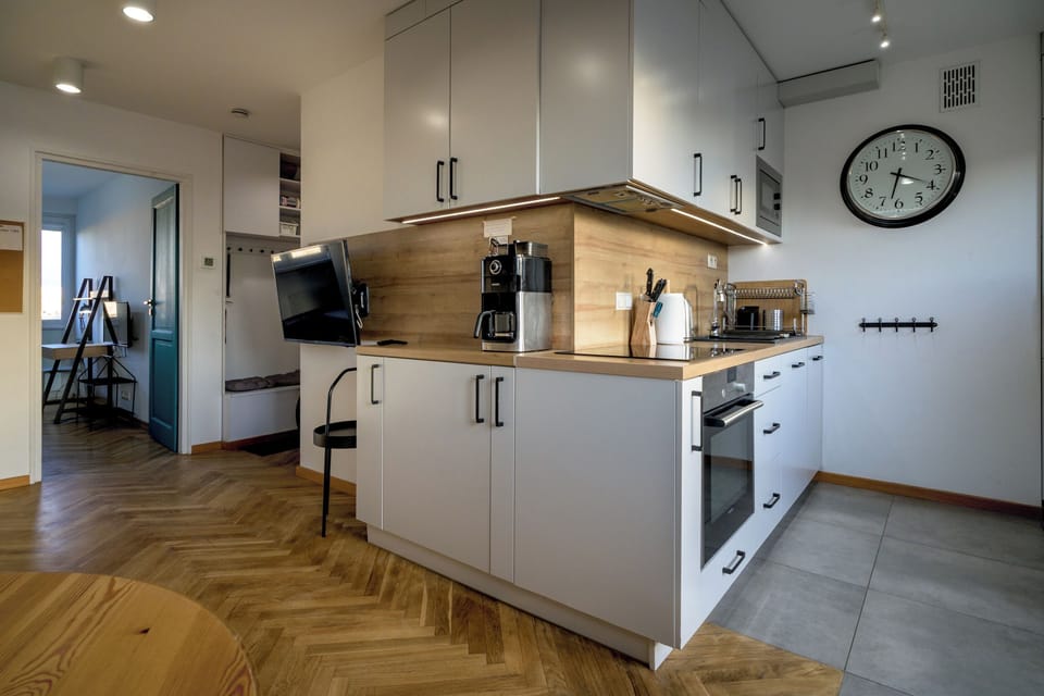 Apartment, Balcony | Private kitchenette | Electric kettle, toaster