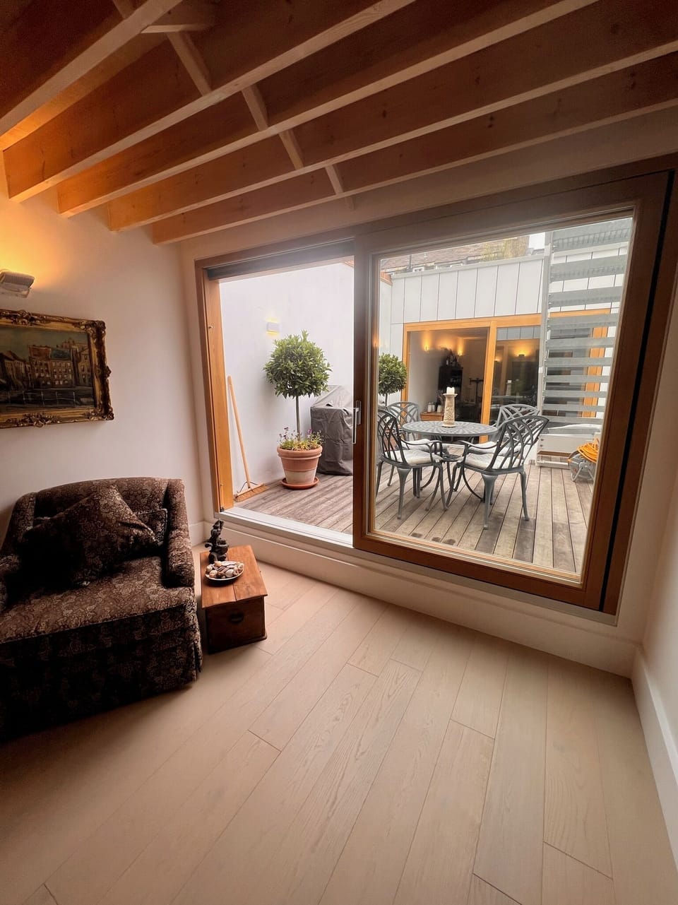 lounge to 2nd floor terrace