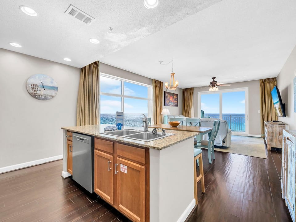 Condo, Multiple Beds (Sterling Reef 501) | Private kitchen | Oven, toaster, cookware/dishes/utensils
