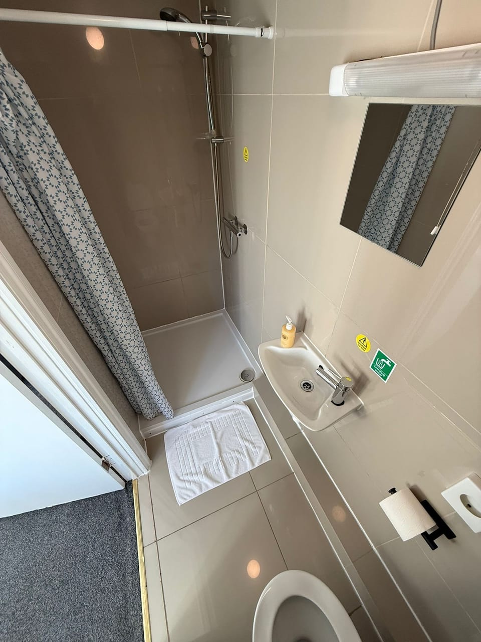 Deluxe Studio | Bathroom
