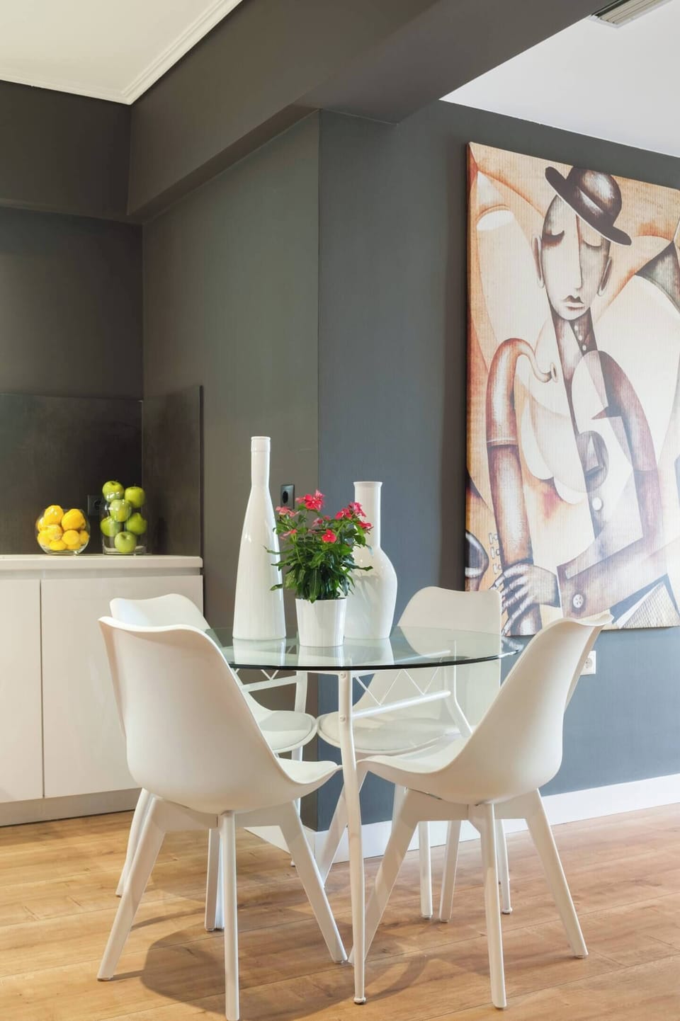 Enjoy your meals in a comfortable table for 4, watching TV or listening to your favourite radio station