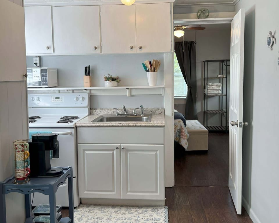House, 1 Queen Bed, Kitchen, Garden View (Crestview Cottage 1) | Private kitchen