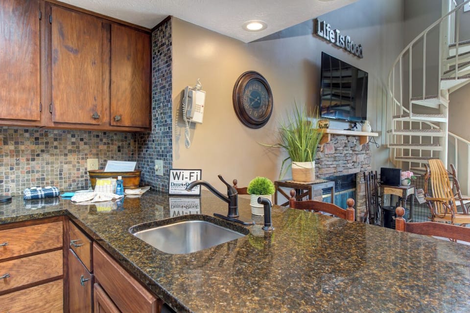 TeeTop Getaway's fully-equipped kitchen