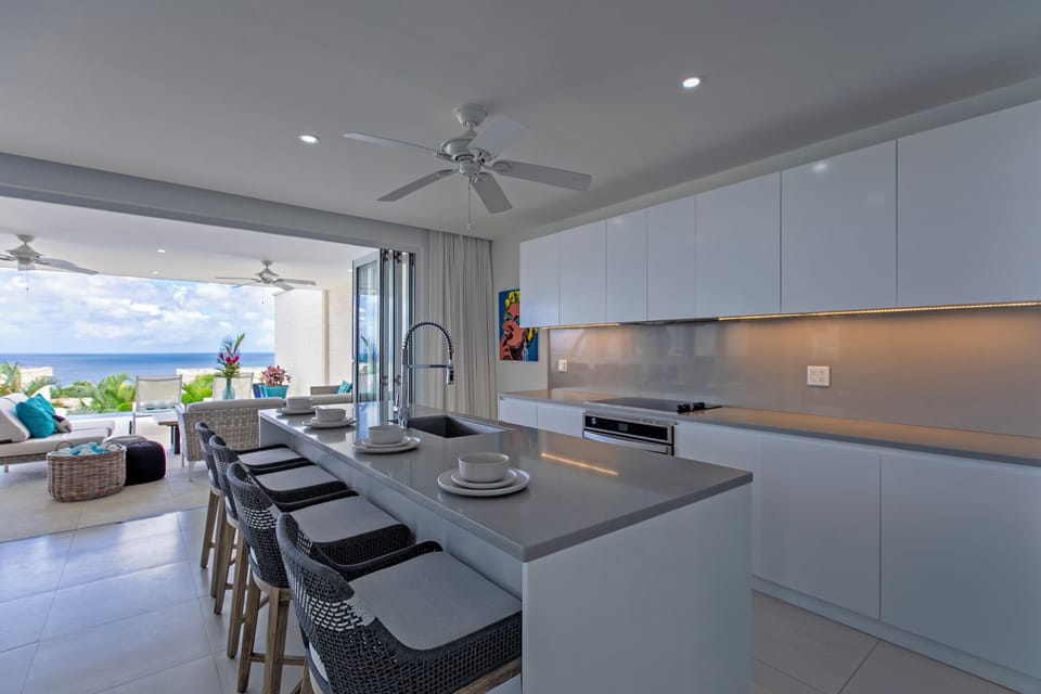 Luxury Townhome, Non Smoking, Sea View | Private kitchen