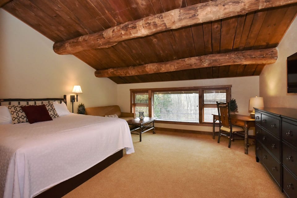 Bedroom with warm lighting and natural wooden elements, creating a cozy and peaceful ambiance.