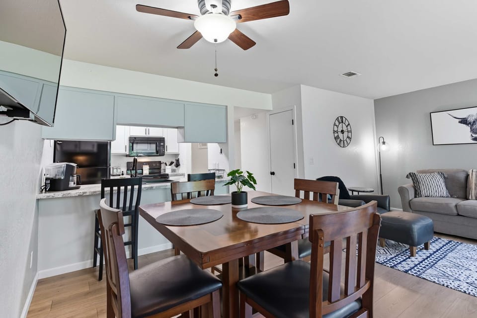 Condo, 1 King Bed with Sofa bed, Patio, Golf View (Branson Getaway Retreat) | Dining