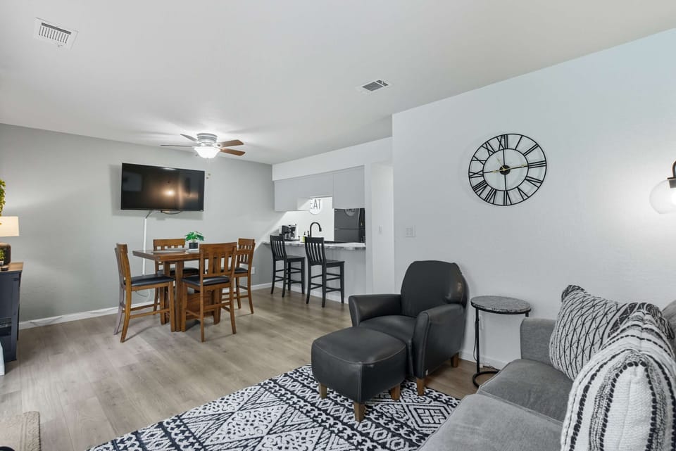 Condo, 1 King Bed with Sofa bed, Patio, Golf View (Branson Getaway Retreat) | Living area