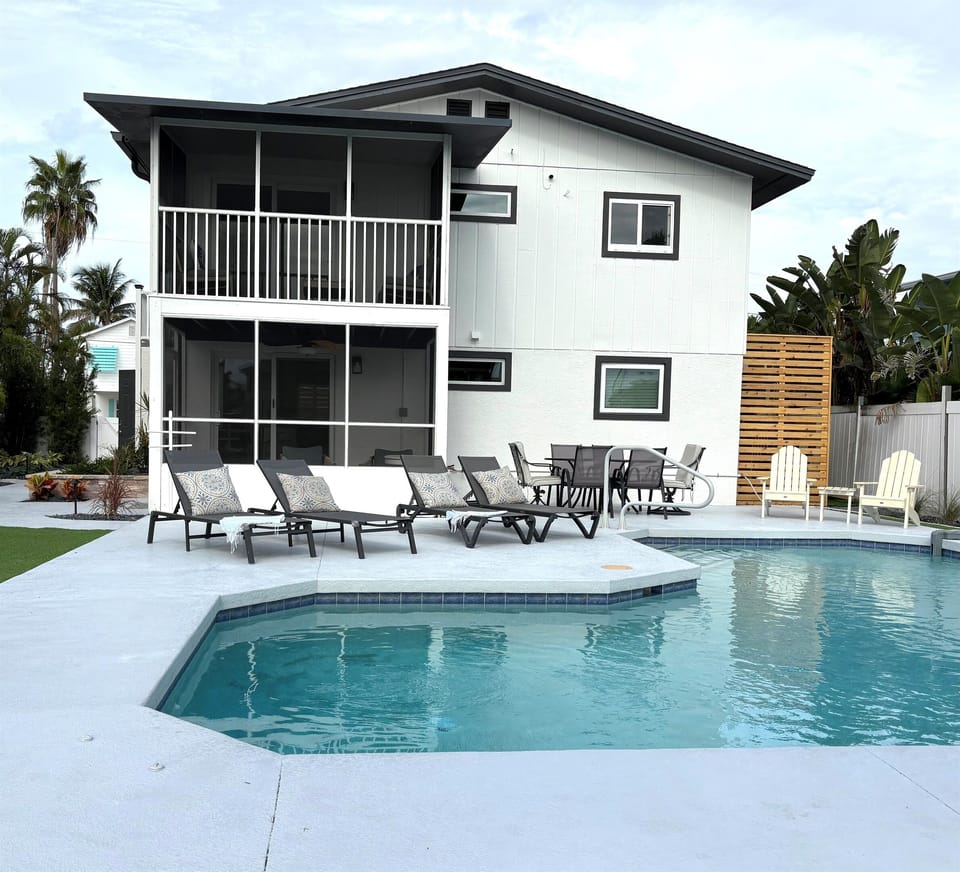 Poolside Loungers