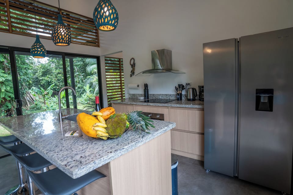 Comfort Villa, 2 Bedrooms, Patio, Garden View | Private kitchen