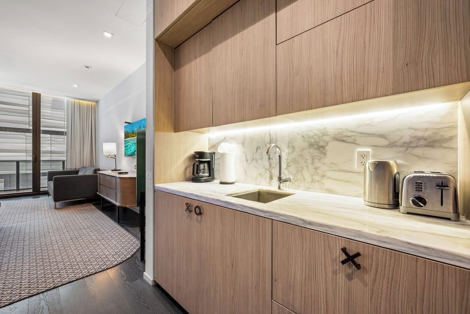 Deluxe Apartment, City View | Private kitchen | Electric kettle, toaster
