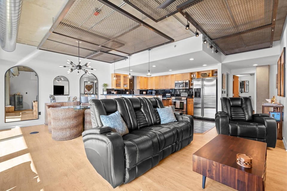 Morning hike, midday shopping, evening sunset on the lake—only in downtown CDA.