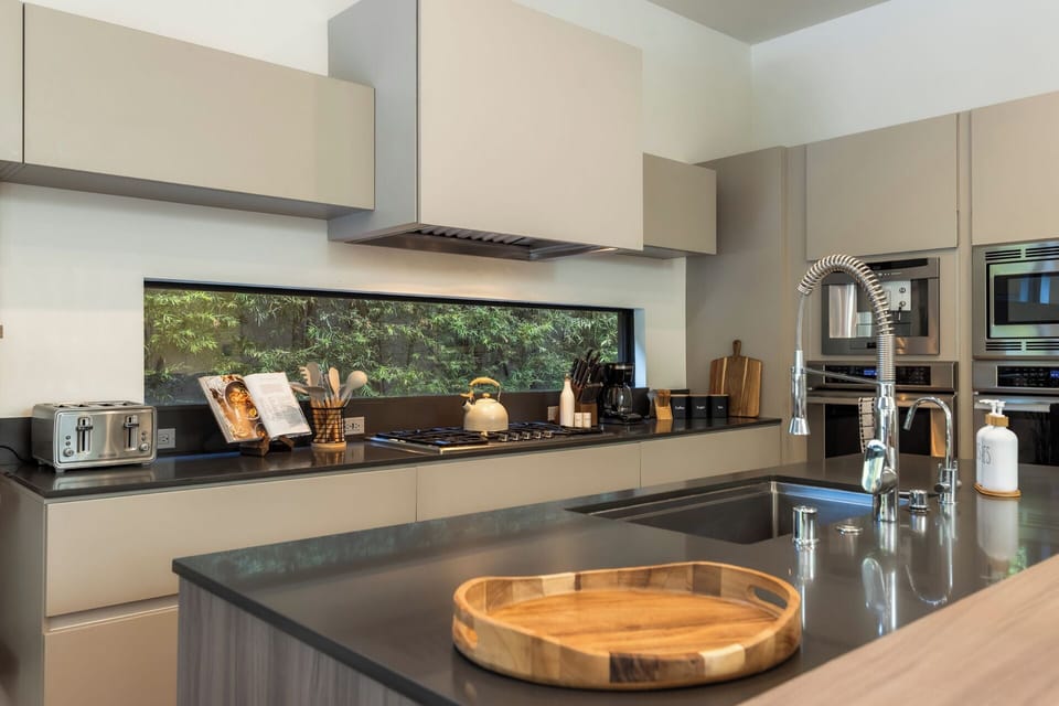 Luxury House, Garden View | Private kitchen | Full-size fridge, microwave, oven, stovetop
