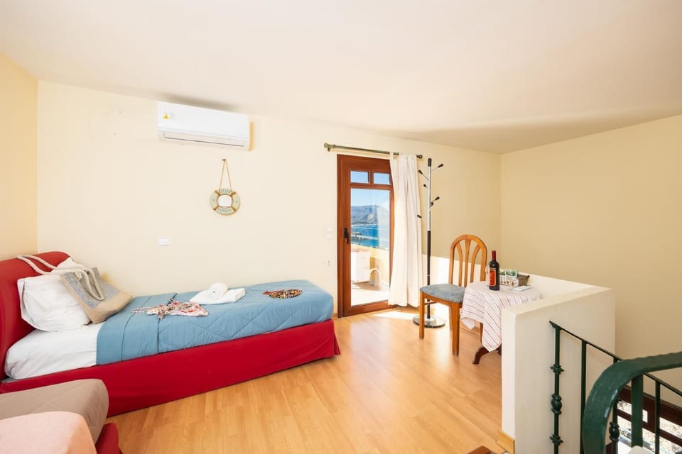 Twin bedroom with A/C