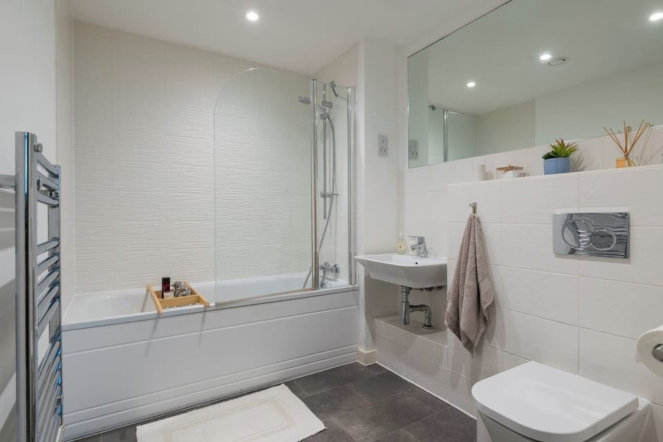 Bathroom with complimentary toiletries provided