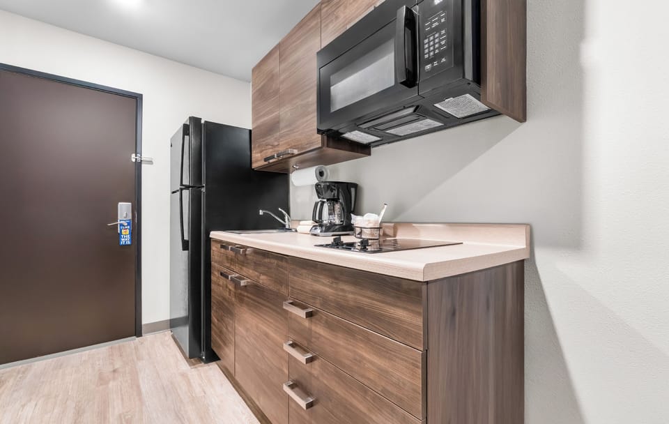 Full-size fridge, microwave, stovetop