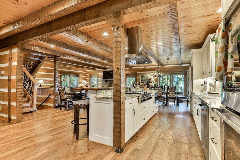 This Is The Perfect Kitchen For Cooking A Family Meal