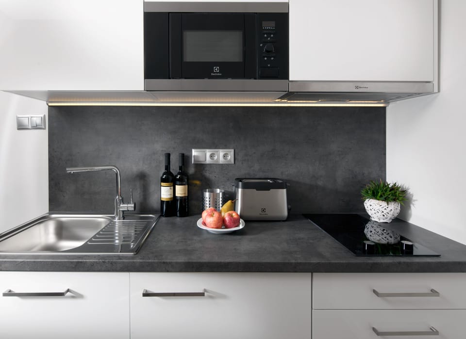 Fridge, microwave, coffee/tea maker, electric kettle
