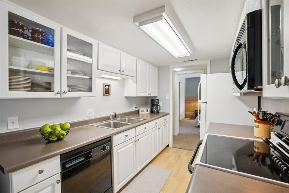 Kitchen - Ski & Racquet A-G1 - Breckenridge Vacation Rental