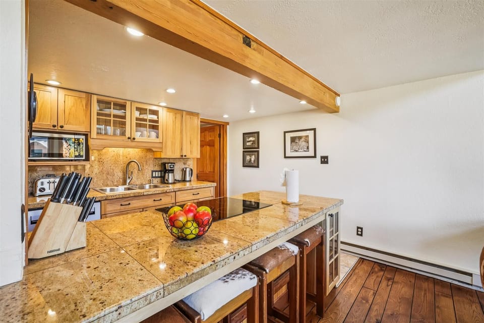 Kitchen - 4 O'Clock Lodge D25 - Breckenridge Vacation Rental