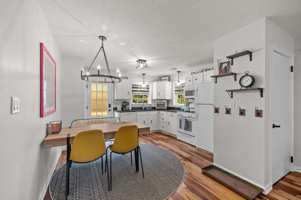 Kitchen and Dining @ Campfire Hideaway