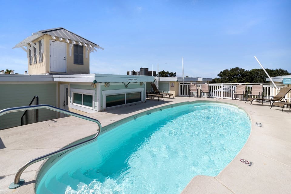 Rooftop Pool Access