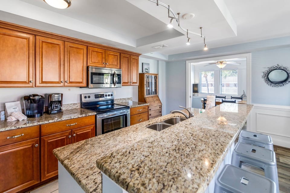Kitchen with Island Bar