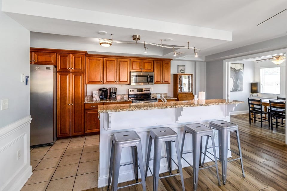 Kitchen with Island Bar