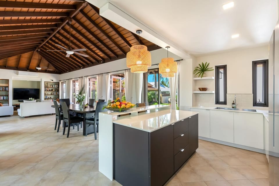 Dining and Lounge