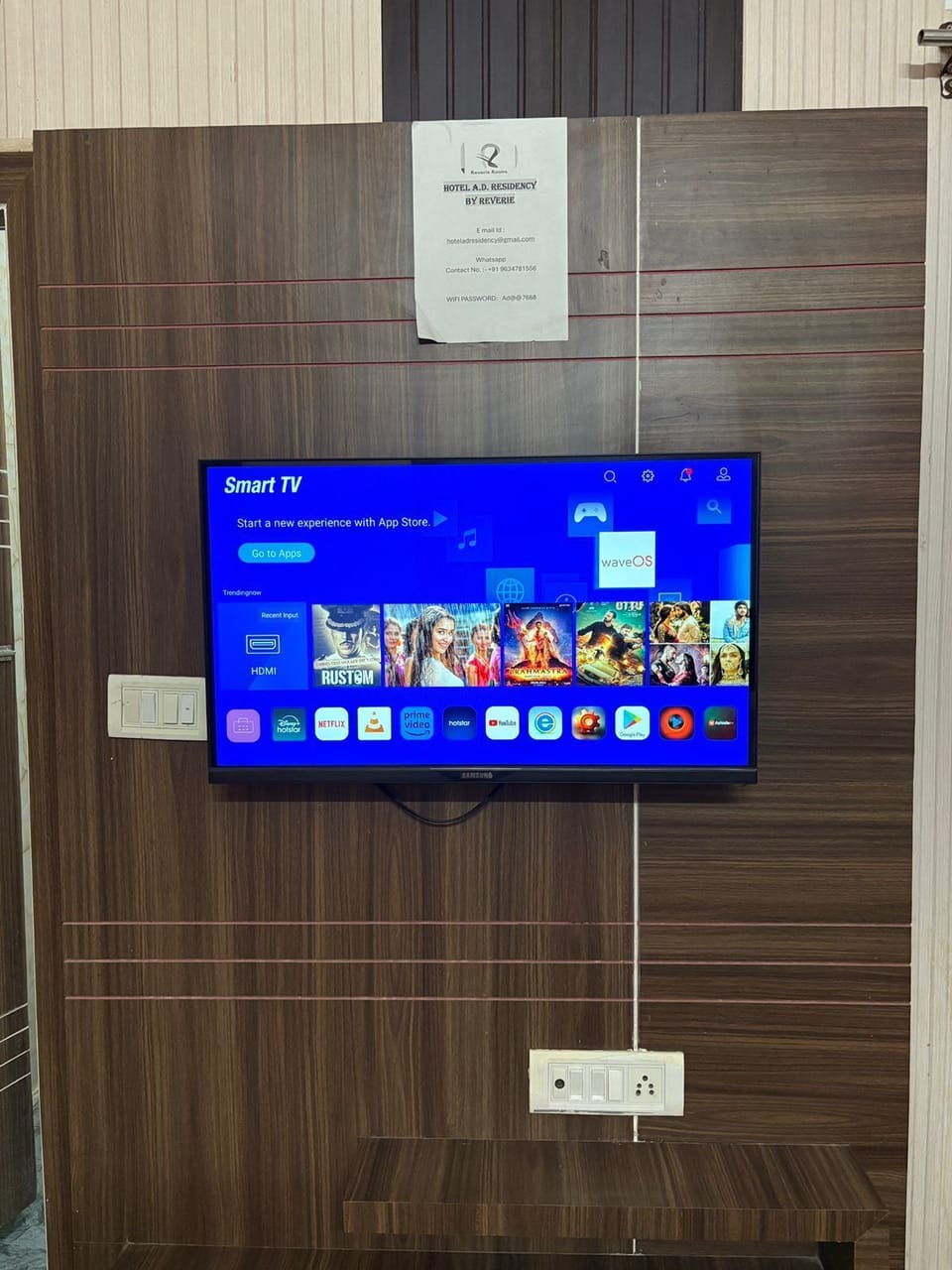 Deluxe Double Room | Television