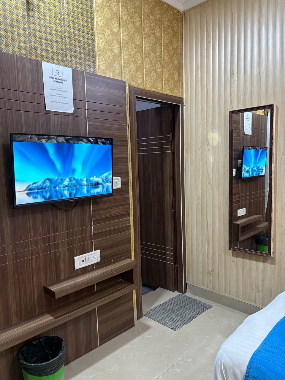 Deluxe Double Room | Television