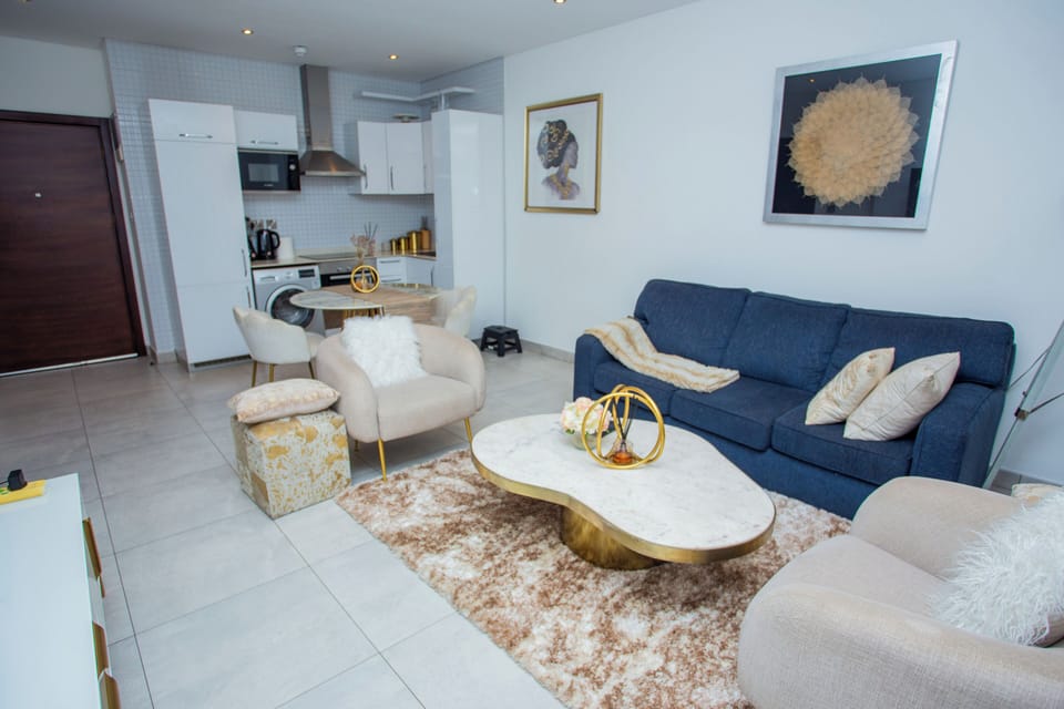 Luxury Apartment, 1 Bedroom, City View | Living area