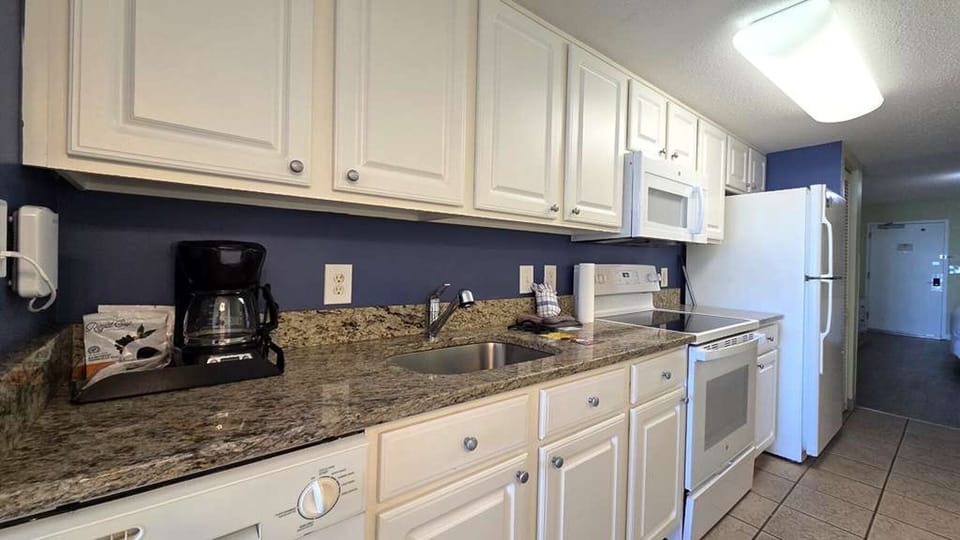 Fully equipped kitchen with granite countertops