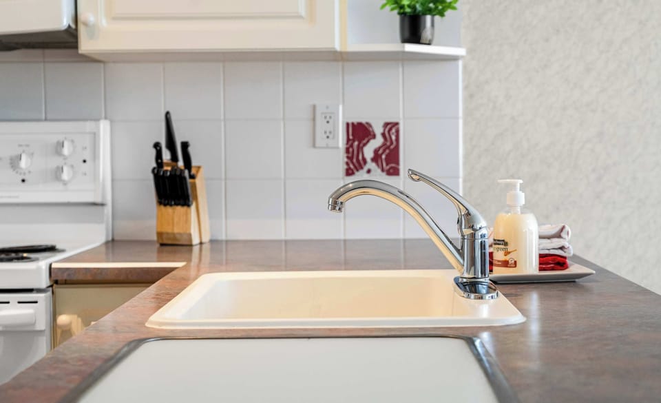 Kitchen sink & prep space closeup