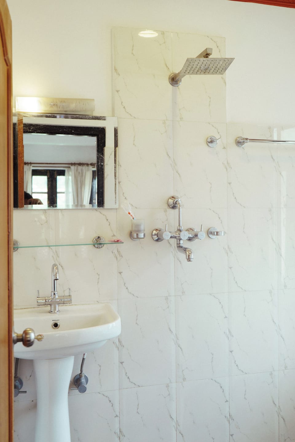 Deluxe Double Room, 1 King Bed, Hill View | Bathroom | Towels, soap, shampoo, toilet paper