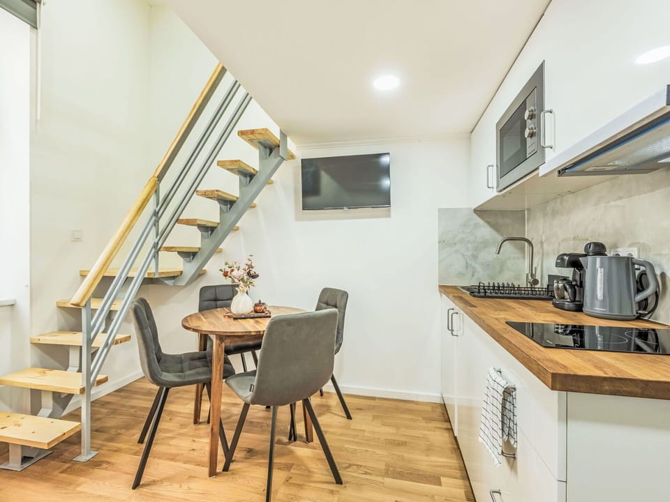 Wood, Interior Design, Flooring, Floor, Room, Wood Flooring, Apartment, Hardwood, Living Room