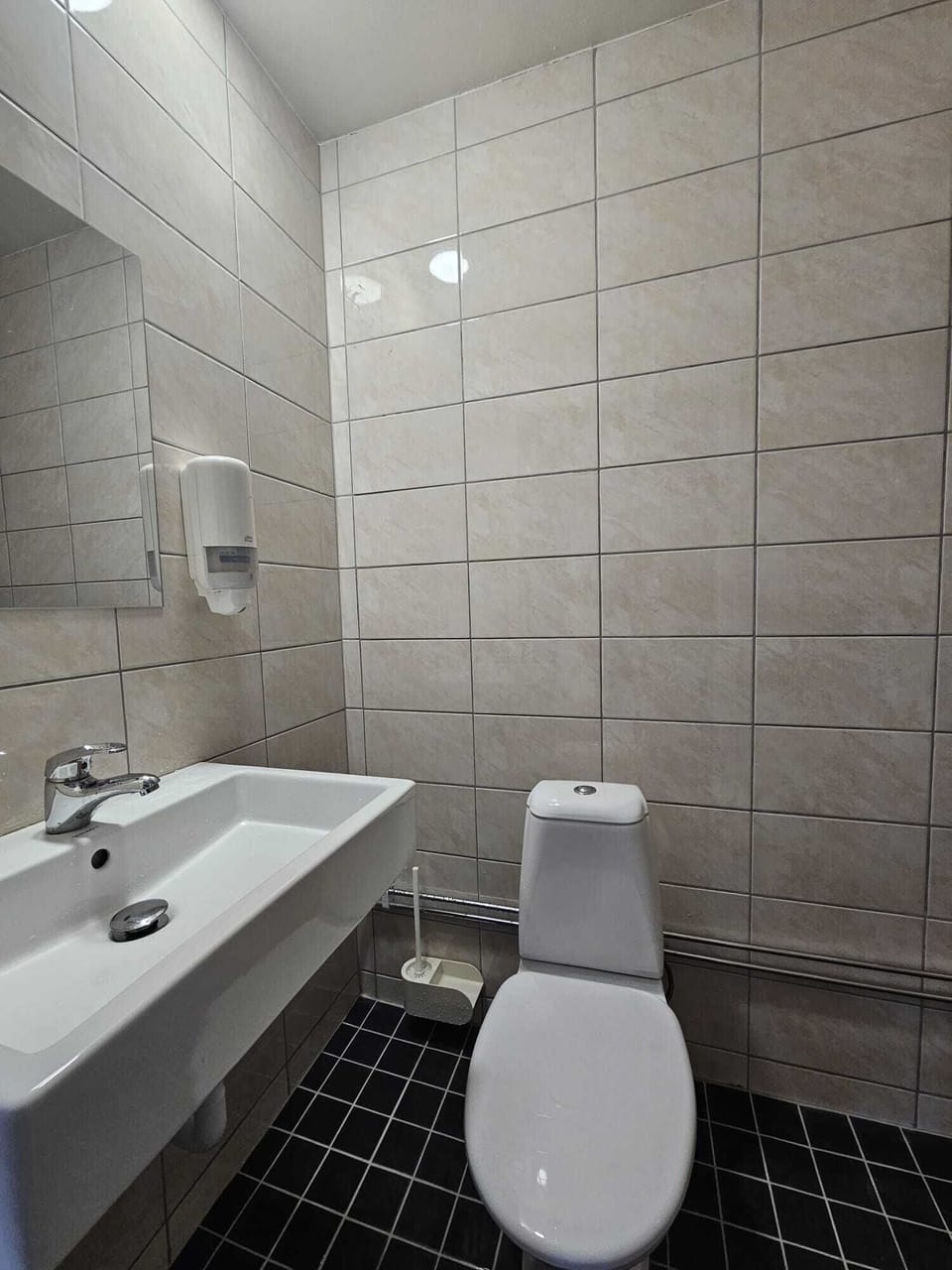 Shower, free toiletries, towels, soap