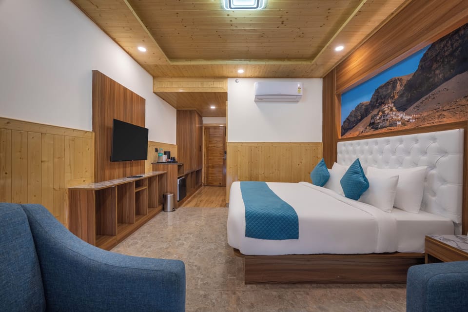 Club Room, Balcony, Valley View | Free WiFi, bed sheets
