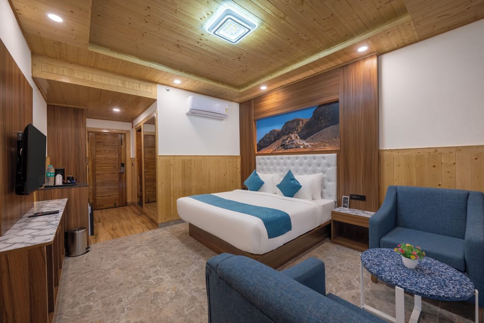 Club Room, Balcony, Valley View | Free WiFi, bed sheets