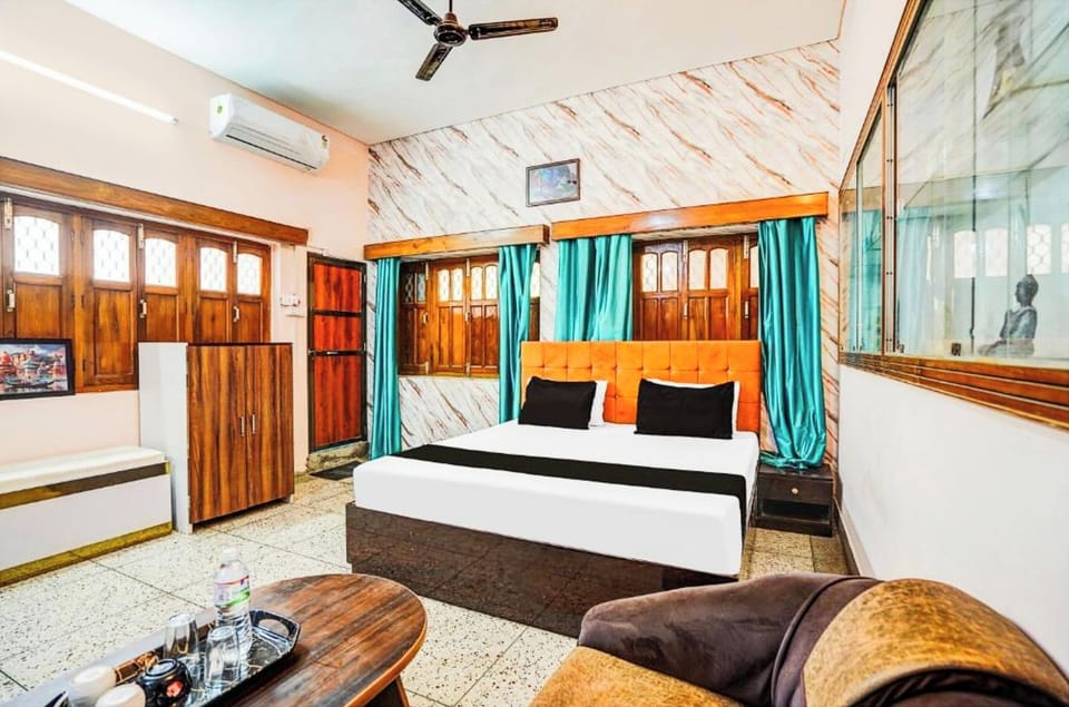 Family Double Room, Air conditioning | Hypo-allergenic bedding, desk, soundproofing, free WiFi