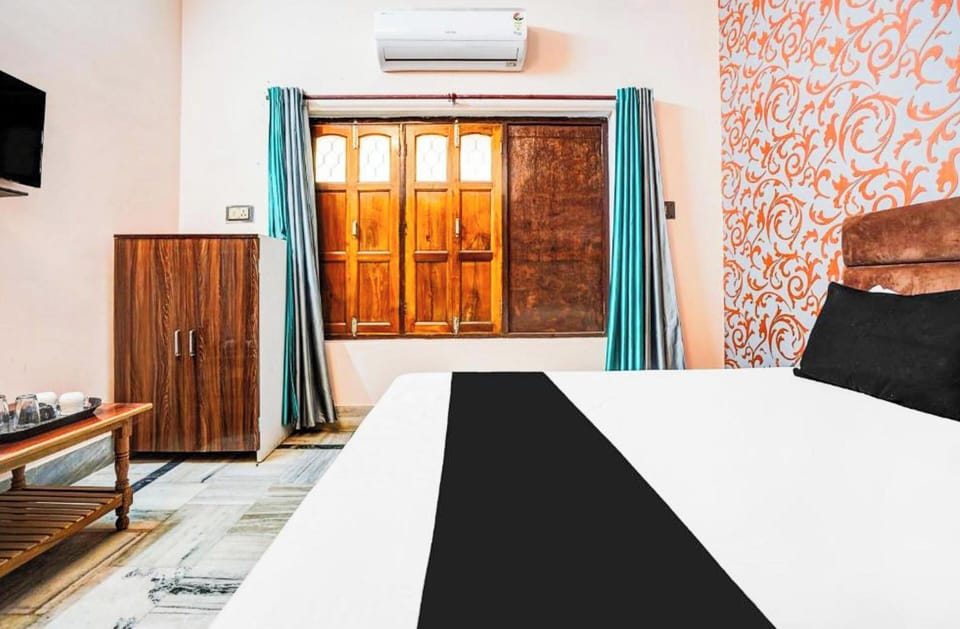 Family Double Room, Air conditioning | Hypo-allergenic bedding, desk, soundproofing, free WiFi