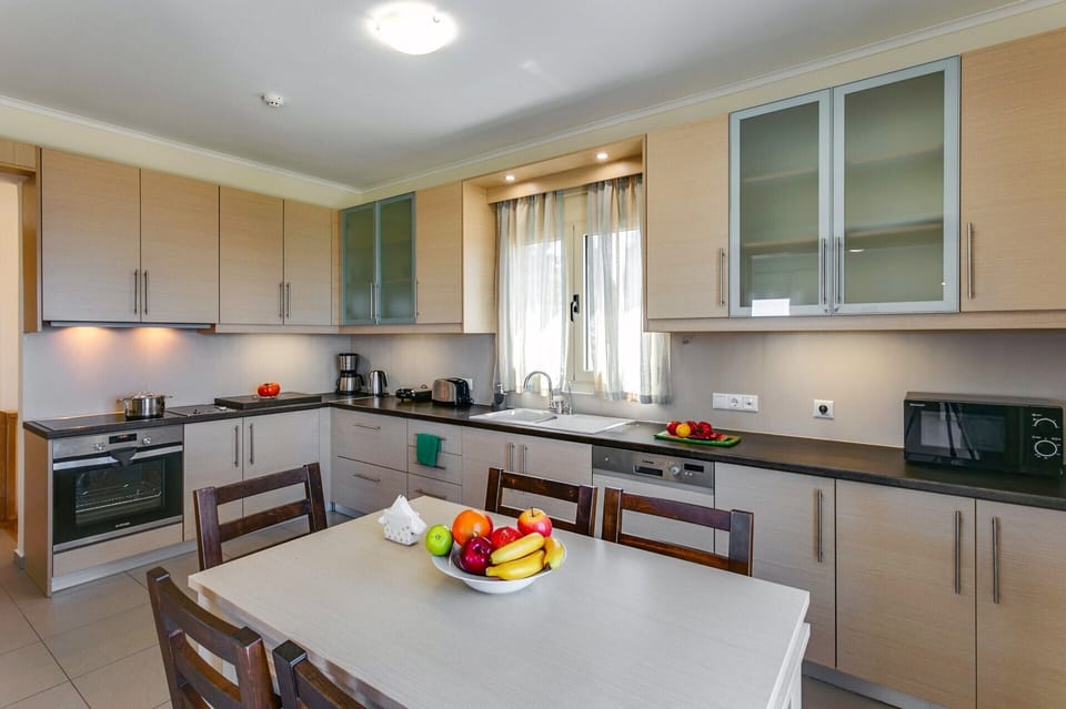 Fully equipped kitchen of Villa Rami-Alex