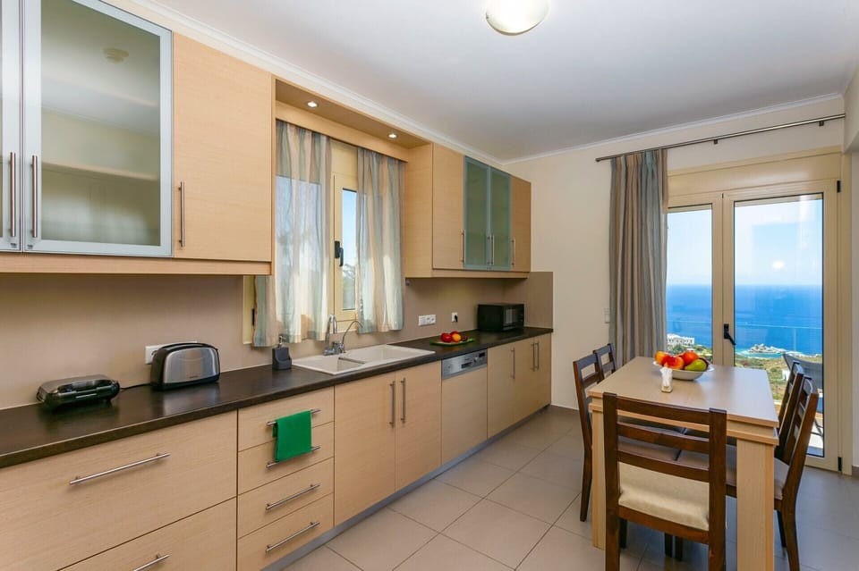 Fully equipped kitchen of Villa Rami-Alex