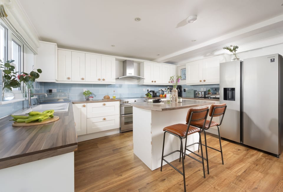 Little Tresevens, Polzeath. Ground floor: Superbly equipped with everything you'll need during your stay