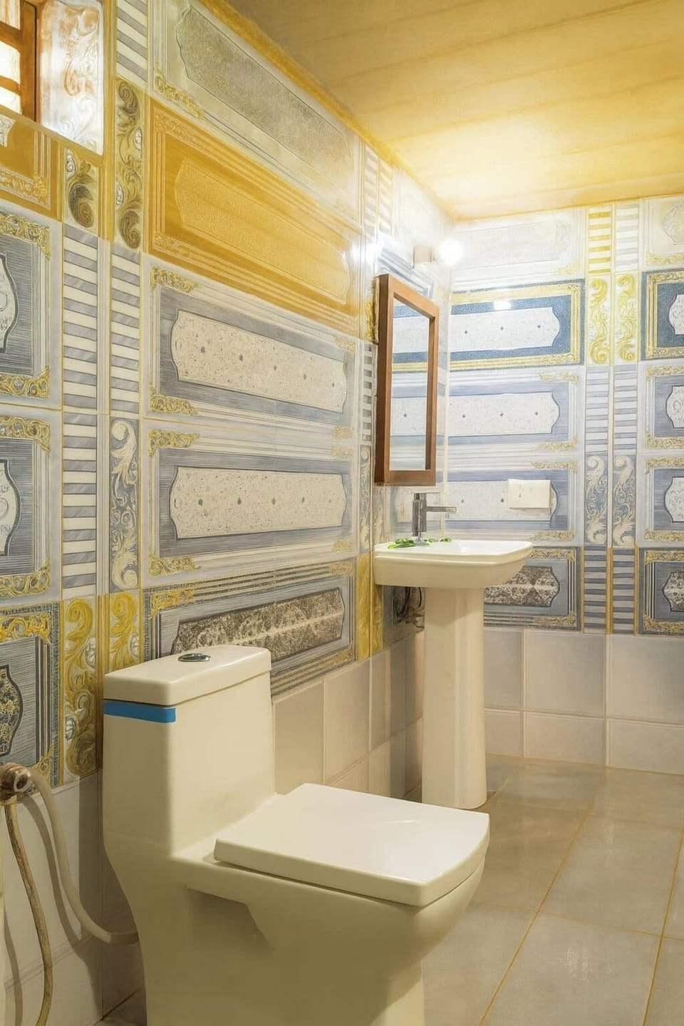 Luxury Room | Bathroom | Shower, towels