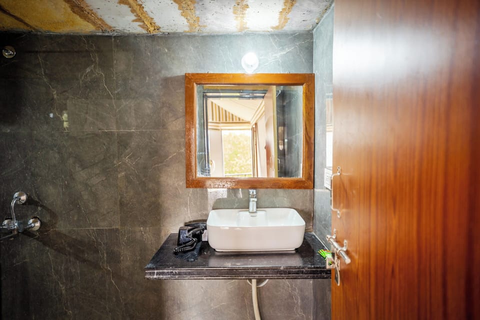 Shower, towels