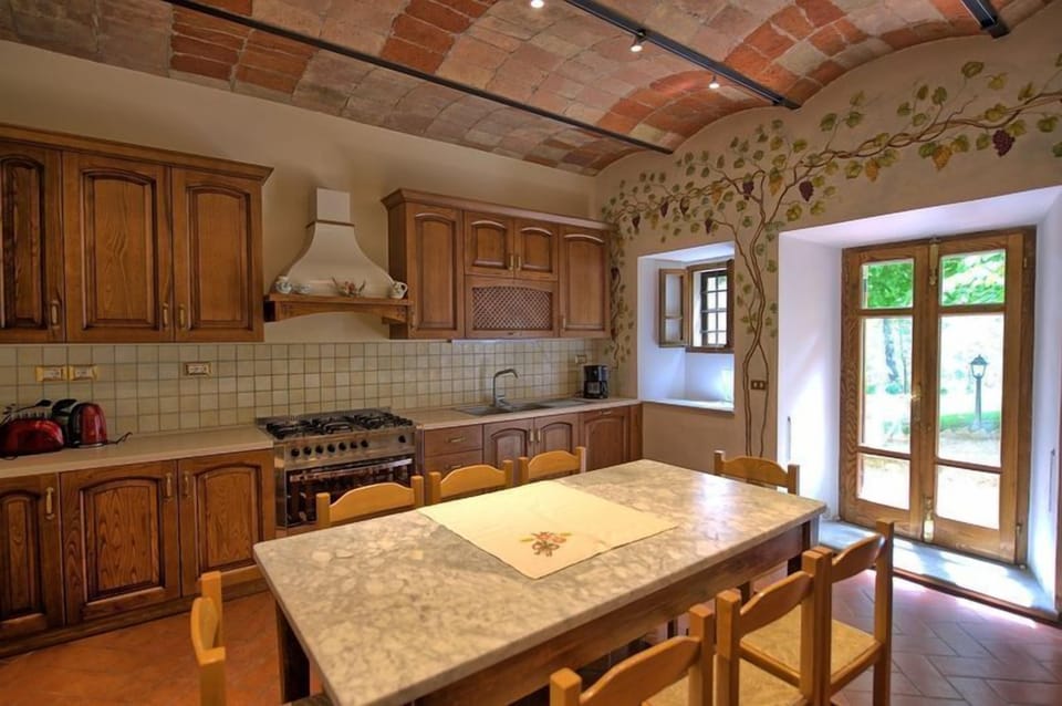 Panoramic Villa, 6 Bedrooms (Palazzo Rosadi) | Private kitchen | Full-size fridge, microwave, stovetop, espresso maker