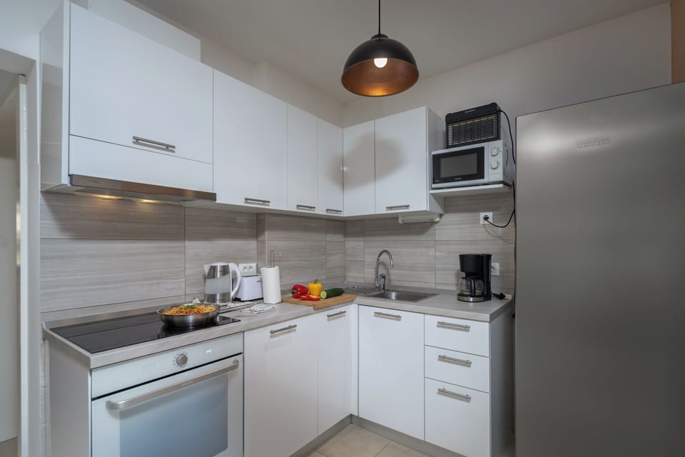 Family House, 4 Bedrooms, Microwave (Seaview Pool House Mytilus) | Private kitchen