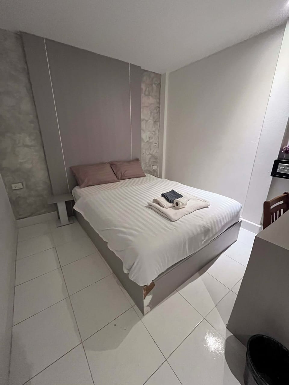 Comfort Double or Twin Room | In-room safe, laptop workspace, free WiFi
