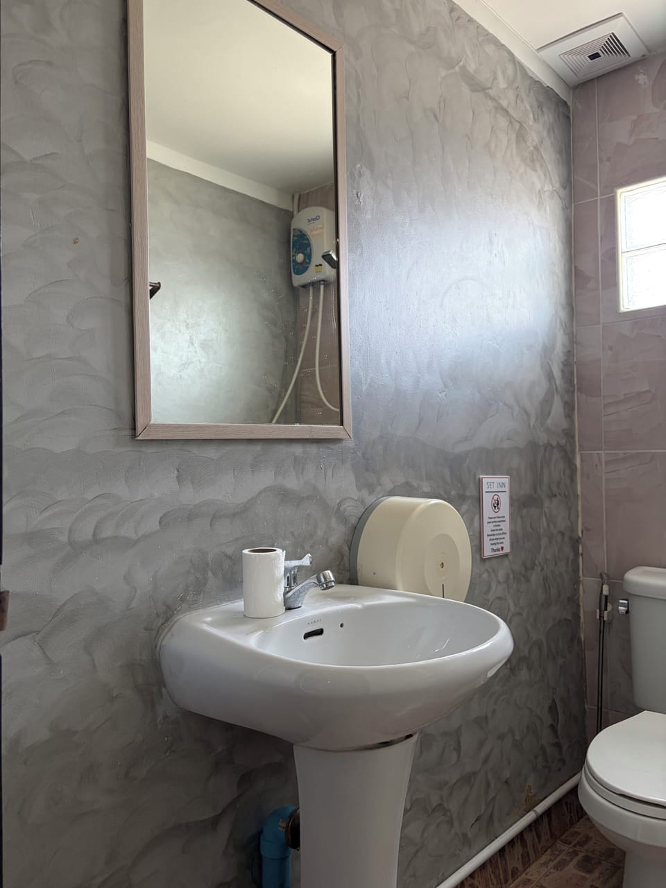 Comfort Double or Twin Room | Bathroom | Free toiletries, hair dryer, towels, soap